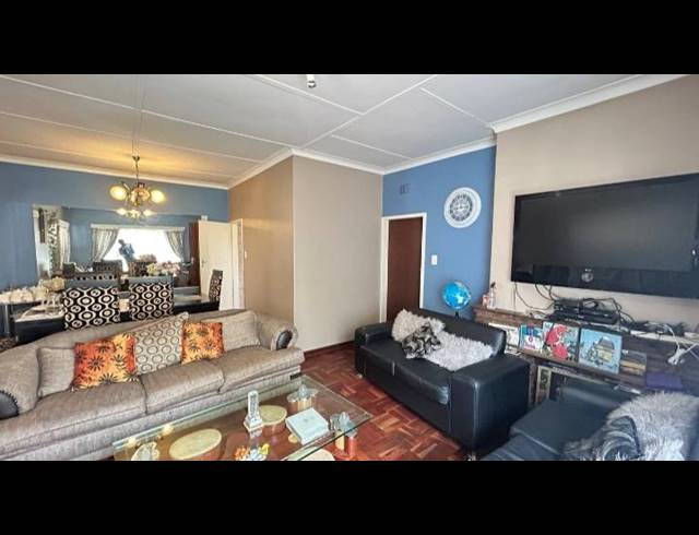 4 BEDROOM HOUSE FOR SALE IN LINMEYER